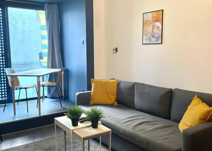 Studio Apartment By Hi5- Rottenbiller Apartment