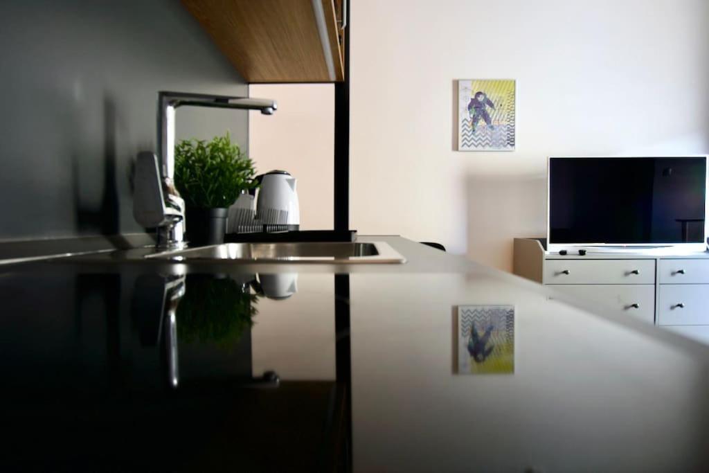 By Hi5- Rottenbiller Apartment Budapest